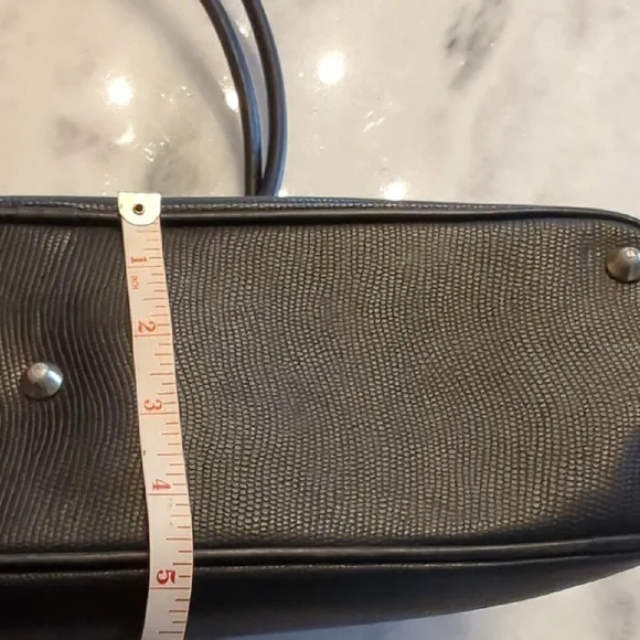 Henri Bendel VINTAGEClassic LG shoulder tote-Black Textured Leather Zip Closure